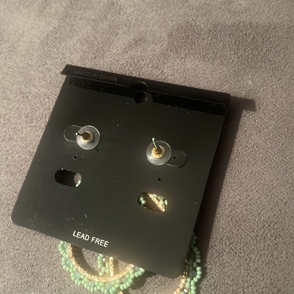 Mint Floral post Earrings - Picture 4 of 5